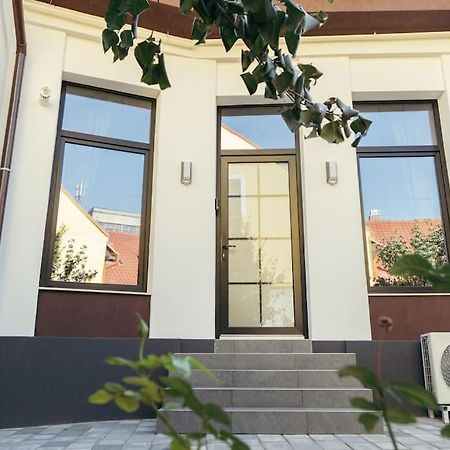 The Middle House Apartment Сату Маре Екстериор снимка