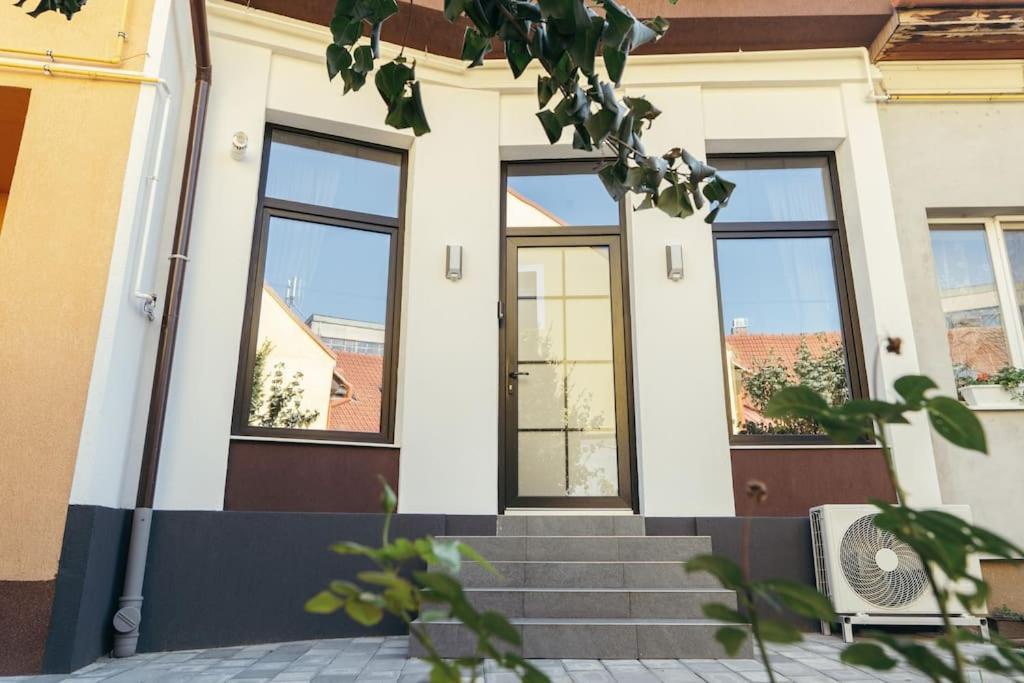 The Middle House Apartment Сату Маре Екстериор снимка