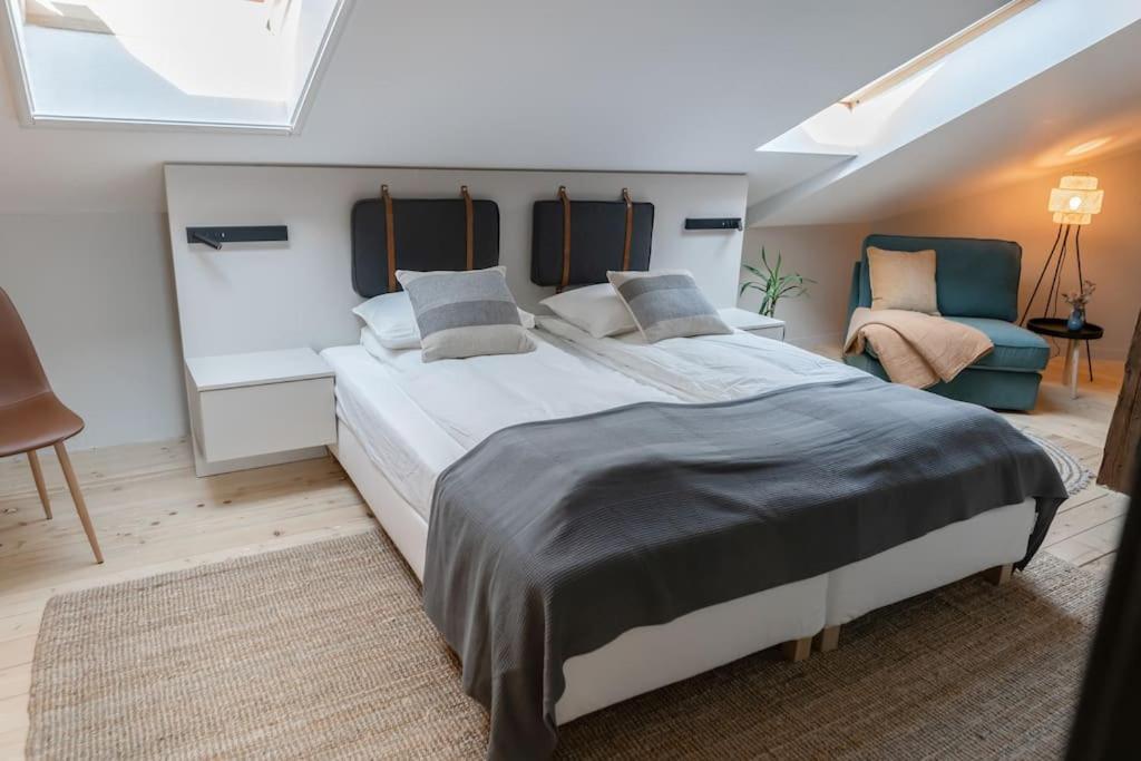 The Middle House Apartment Сату Маре Екстериор снимка