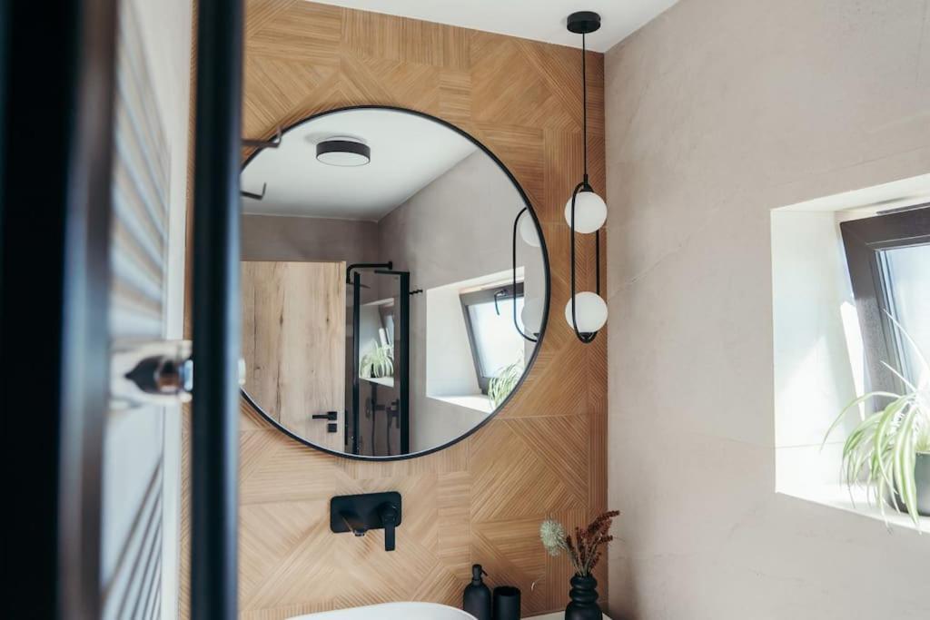 The Middle House Apartment Сату Маре Екстериор снимка
