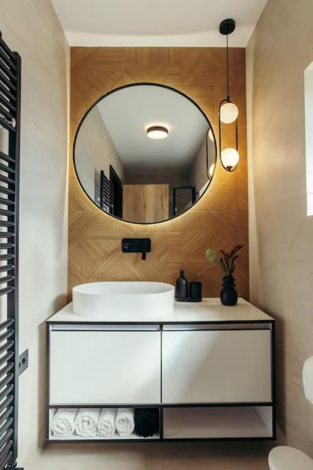 The Middle House Apartment Сату Маре Екстериор снимка