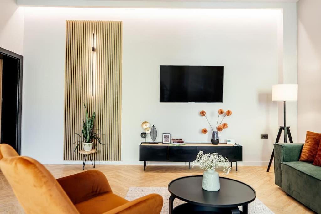 The Middle House Apartment Сату Маре Екстериор снимка